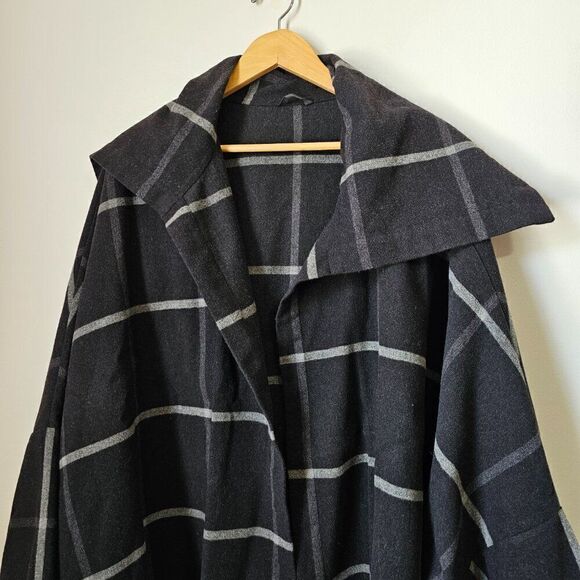 EUC ANNIKKI KARVINEN WOOL OVERSIZED TILE PATTERN LAPEL PONCHO ONE SIZE - Picture 9 of 16
